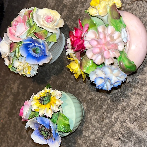 "Royal Adderley" Bone China Floral Figurines. THREE for 1 Price. Vintage style. - Picture 3 of 4